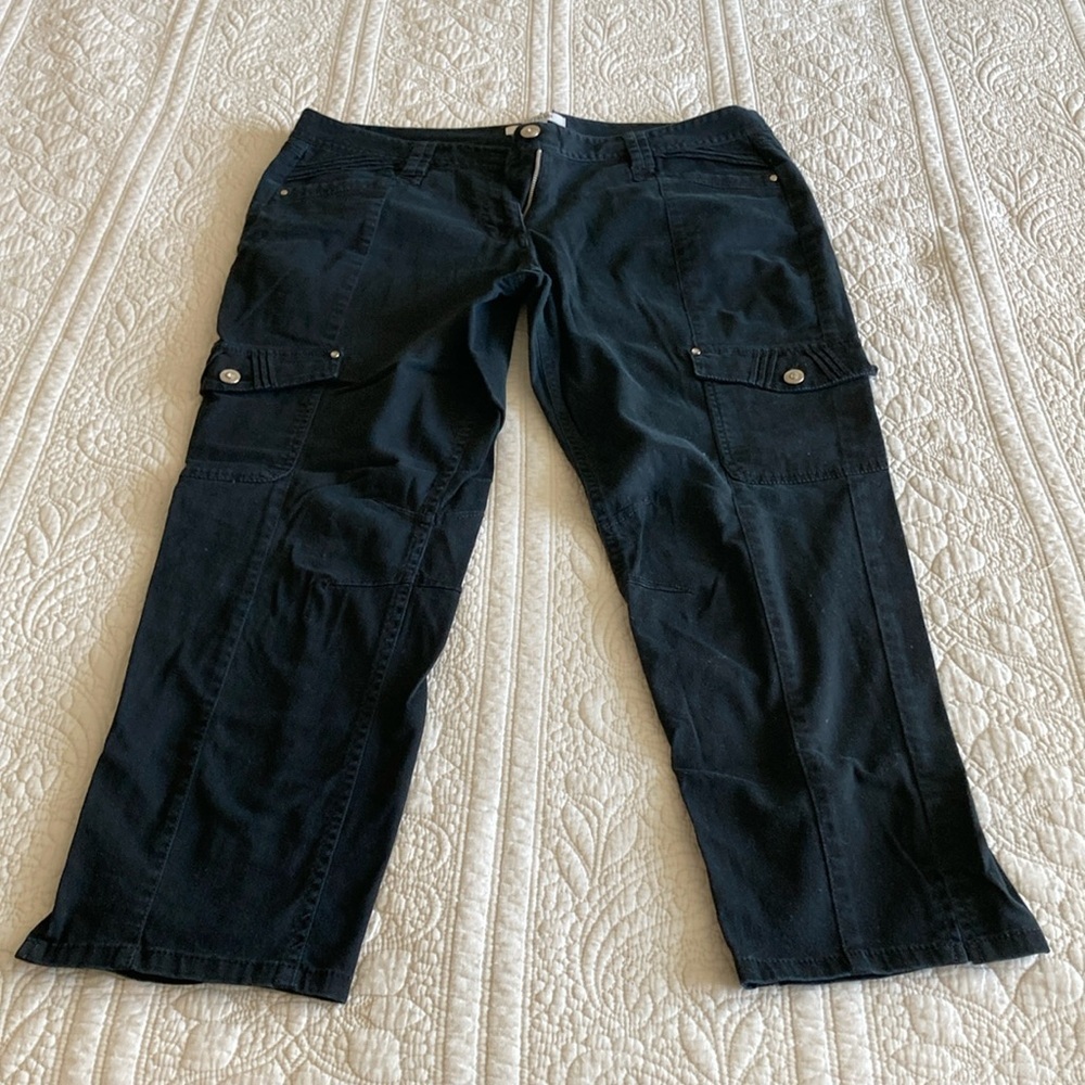 White House Black Market Women's Skinny Leg Black Cargo Pants Lightweight Size 8